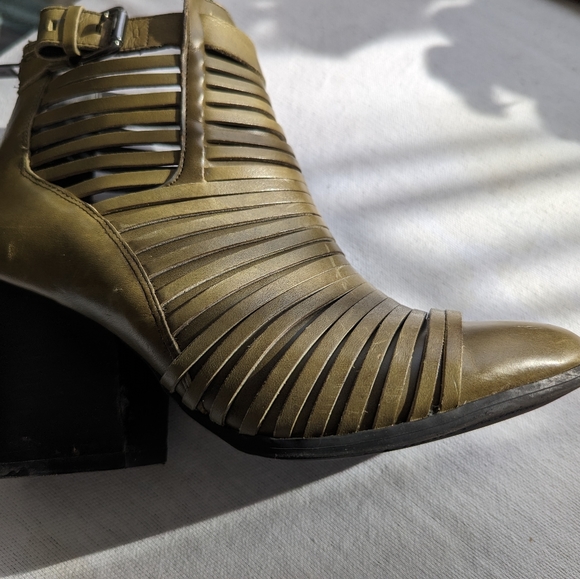 Green round toe leather bootie. 3" heel. Circus/Sam Edelman. - Picture 6 of 8